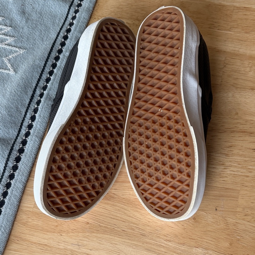 Vans Women’s  Black Slip-On Shoes - Picture 3 of 4